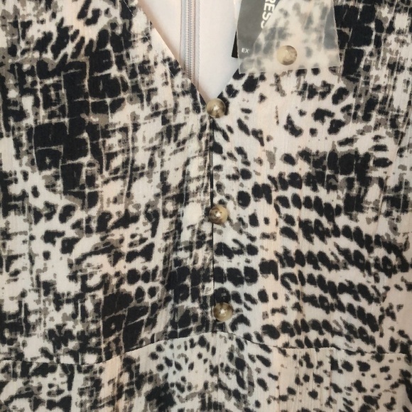 NWT Express Dress High-Lo SZ L V Neck Short Sleeve Blue/Gray/White Flowy - Picture 4 of 15